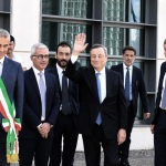 Foto Nicoloro G.   24/08/2022   Rimini   Quinta giornata della 43° edizione del Meeting di C.L. che ha per tema '  Una passione per l' uomo '. nella foto da sinistra il sindaco di Rimini Jamil Sadegholvaad, il prefetto di Rimini Giuseppe Forlenza, il direttore del Meeting Emanuele Forlani, il presidente del Consiglio Mario Draghi e il presidente della Fondazione Meeting Bernhard Scholz.