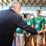 Foto Nicoloro G.   23/08/2023   Rimini   Quarta giornata della 44° edizione del Meeting di C.L. dal titolo  '' L' esistenza umana e' un' amicizia inesauribile '' . nella foto il ministro Antonio Tajani incontra un gruppo di volontari e si ferma a parlare con loro.