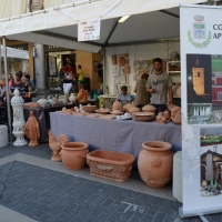 Foto Nicoloro G. 2,3,4/09/2016 Faenza ( Ravenna ) Quinta edizione del Festival Internazionale della ceramica che vede per tre giorni la cittadina romagnola, conosciuta in tutto il mondo per la ceramica, animata da stand di artigiani ed espositori ceramisti provenienti da diversi paesi del mondo. nella foto stand di espositori.