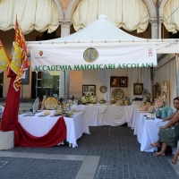 Foto Nicoloro G. 2,3,4/09/2016 Faenza ( Ravenna ) Quinta edizione del Festival Internazionale della ceramica che vede per tre giorni la cittadina romagnola, conosciuta in tutto il mondo per la ceramica, animata da stand di artigiani ed espositori ceramisti provenienti da diversi paesi del mondo. nella foto stand di espositori.