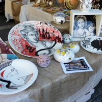 Foto Nicoloro G. 2,3,4/09/2016 Faenza ( Ravenna ) Quinta edizione del Festival Internazionale della ceramica che vede per tre giorni la cittadina romagnola, conosciuta in tutto il mondo per la ceramica, animata da stand di artigiani ed espositori ceramisti provenienti da diversi paesi del mondo. nella foto una esposizione di ceramiche.