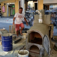 Foto Nicoloro G. 2,3,4/09/2016 Faenza ( Ravenna ) Quinta edizione del Festival Internazionale della ceramica che vede per tre giorni la cittadina romagnola, conosciuta in tutto il mondo per la ceramica, animata da stand di artigiani ed espositori ceramisti provenienti da diversi paesi del mondo. nella foto l' allestimento di un forno per la cottura delle ceramiche.