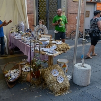Foto Nicoloro G. 2,3,4/09/2016 Faenza ( Ravenna ) Quinta edizione del Festival Internazionale della ceramica che vede per tre giorni la cittadina romagnola, conosciuta in tutto il mondo per la ceramica, animata da stand di artigiani ed espositori ceramisti provenienti da diversi paesi del mondo. nella foto uno stand.