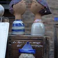 Foto Nicoloro G. 2,3,4/09/2016 Faenza ( Ravenna ) Quinta edizione del Festival Internazionale della ceramica che vede per tre giorni la cittadina romagnola, conosciuta in tutto il mondo per la ceramica, animata da stand di artigiani ed espositori ceramisti provenienti da diversi paesi del mondo. nella foto una esposizione di ceramiche.