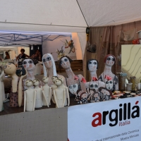 Foto Nicoloro G. 2,3,4/09/2016 Faenza ( Ravenna ) Quinta edizione del Festival Internazionale della ceramica che vede per tre giorni la cittadina romagnola, conosciuta in tutto il mondo per la ceramica, animata da stand di artigiani ed espositori ceramisti provenienti da diversi paesi del mondo. nella foto ceramiche in esposizione.