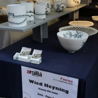 Foto Nicoloro G. 2,3,4/09/2016 Faenza ( Ravenna ) Quinta edizione del Festival Internazionale della ceramica che vede per tre giorni la cittadina romagnola, conosciuta in tutto il mondo per la ceramica, animata da stand di artigiani ed espositori ceramisti provenienti da diversi paesi del mondo. nella foto ceramiche dei Paesi Bassi.