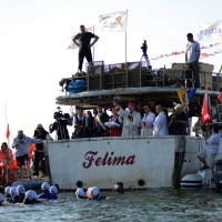 Foto Nicoloro G.   17/05/2015  Cervia ( Ravenna )   571° edizione dello \" Sposalizio del Mare \", antico rito che ha il suo momento caratterizzante nel lancio in mare dell\' anello da parte dell\' arcivescovo e l\' immediata sfida tra pescatori per recuperarlo dalle acque. nella foto l\' arcivescovo Lorenzo Ghizzoni benedice i pescatori in mare in attesa del lancio dell\' anello.