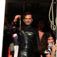 Foto Nicoloro G.   17/05/2015  Cervia ( Ravenna )   571° edizione dello " Sposalizio del Mare ", antico rito che ha il suo momento caratterizzante nel lancio in mare dell' anello da parte dell' arcivescovo e l' immediata sfida tra pescatori per recuperarlo dalle acque. nella foto  il vincitore Enea Puntiroli, 48 anni della squadra del Canalino.