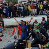 Foto Nicoloro G. 08/05/2016 Cervia ( Ravenna ) 572ma edizione dello ' Sposalizio del Mare ', cerimonia che dal 1445 testimonia l' indissolubile rapporto tra la cittadina romagnola e il mare. La manifestazione mostra il massimo della spettacolarità nel tradizionale rito della ' pesca dell' anello ', dove i giovani cervesi si contendono il trofeo che il vescovo lancia in mare. nella foto l' esultante Filippo Giulianini che per la terza volta si aggiudica l' ambito trofeo.