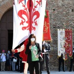 13/09/2020   Ravenna  Per il 699° anno dalla morte di Dante messa solenne nella basilica di San Francesco, dove si tennero i funerali di Dante, morto nella notte fra il 13 e il 14 settembre 1321. Di seguito la cerimonia dell' offerta, da parte del Comune di Firenze, dell' olio per alimentare la lampada votiva che arde all' interno della tomba di Dante. nella foto l' ampolla con l' olio benedetto viene portata in corteo alla tomba di Dante.