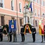 Foto Nicoloro G.   25/04/2020   Ravenna   In una piazza del Popolo praticamente deserta si e' svolta la cerimonia di commemorazione del 75° anniversario del 25 Aprile. nella foto gli stendardi della Provincia e del Comune di Ravenna.