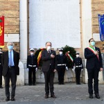 Foto Nicoloro G.   25/04/2020   Ravenna   In una piazza del Popolo praticamente deserta si e' svolta la cerimonia di commemorazione del 75° anniversario del 25 Aprile. nella foto da sinistra il presidente dell' ANPI provinciale Ivano Artioli, il prefetto Enrico Caterino e il sindaco Michele de Pascale.