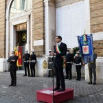 Foto Nicoloro G.   25/04/2020   Ravenna   In una piazza del Popolo praticamente deserta si e\' svolta la cerimonia di commemorazione del 75° anniversario del 25 Aprile. nella foto il sindaco Michele de Pascale durante il suo intervento.