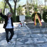 Foto Nicoloro G.   25/04/2020    Ravenna  Nella giornata del 75° anniversario della Liberazione privati cittadini si sono incontrati davanti al monumento di partigiani uccisi dai nazi-fascisti per una personale commemorazione. nella foto un momento della commemorazione.
