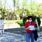 25/04/2020    Ravenna  Nella giornata del 75° anniversario della Liberazione privati cittadini si sono incontrati davanti al monumento di partigiani uccisi dai nazi-fascisti per una personale commemorazione. nella foto un momento della commemorazione.