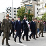 Foto Nicoloro G.   08/05/2022   Rimini  Giornata conclusiva della 93° Adunata Nazionale Alpini che culmina con la sfilata generale davanti alle autorita' militari e civili e una folla di spettatori. nella foto il ministro Lorenzo Guerini arriva a piedi insieme alle autorta' militari.