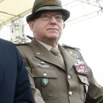Foto Nicoloro G.      08/05/2022   Rimini  Giornata conclusiva della 93° Adunata Nazionale Alpini che culmina con la sfilata generale davanti alle autorita' militari e civili e una folla di spettatori. nella foto il generale Claudio Graziano.