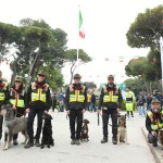 Foto Nicoloro G.   07/05/2022  Rimini   93° Adunata Nazionale Alpini che , come da consuetudine, hanno invaso la cittadina romagnola provenienti da ogni regione d' Italia. Il culmine della manifestazione  sara' domenica 8 Maggio con ' l' ammassamento ' sul lungomare di Rimini e la sfilata alla presenza delle massime autorita'. nella foto alcuni alpini del reparto Soccorso con i cani addestrati alla ricerca di persone sotto le macerie.