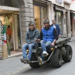 Foto Nicoloro G.   05/05/2022  Rimini   93° Adunata Nazionale Alpini che , come da consuetudine, hanno invaso la cittadina romagnola provenienti da ogni regione d' Italia. Il culmine della manifestazione  sara' domenica 8 Maggio con ' l' ammassamento ' sul lungomare di Rimini e la sfilata alla presenza delle massime autorita'. nella foto due alpini in giro per la citta' su un mezzo militare.
