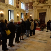 Foto Nicoloro G. 10/11/2016 Milano Allestita nella sala del Comune e aperta al pubblico la camera ardente per l\' oncologo Umberto Veronesi. nella foto coda di cittadini che vogliono rendere l\' ultimo saluto all\' illustre oncologo.