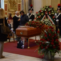 Foto Nicoloro G. 10/11/2016 Milano Allestita nella sala del Comune e aperta al pubblico la camera ardente per l' oncologo Umberto Veronesi. nella foto tantissimi i cittadini comuni che hanno portato l' ultimo saluto all' illustre oncologo scomparso.