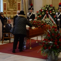 Foto Nicoloro G. 10/11/2016 Milano Allestita nella sala del Comune e aperta al pubblico la camera ardente per l' oncologo Umberto Veronesi. nella foto tantissimi i cittadini comuni che hanno portato l' ultimo saluto all' illustre oncologo scomparso.