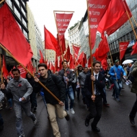 Foto Nicoloro G. 01/05/2016 Manifestazione con corteo per la ricorrenza del I° Maggio. nella foto manifestanti lungo il corteo.