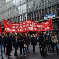 Foto Nicoloro G. 01/05/2016 Manifestazione con corteo per la ricorrenza del I° Maggio. nella foto uno striscione lungo il corteo.