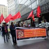 Foto Nicoloro G. 01/05/2016 Manifestazione con corteo per la ricorrenza del I° Maggio. nella foto uno striscione lungo il corteo.