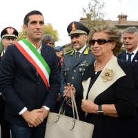 Foto Nicoloro G. 18/10/2018 Ravenna Cerimonia di piantumazione nel parco pubblico ' Vittime innocenti di tutte le mafie ' dell' Albero Falcone, un leccio sempreverde donato dall' Organizzazione per la tutela forestale dei Carabinieri. A inaugurare l' evento la sorella del Magistrato. nella foto Maria Falcone e il sindaco di Ravenna Michele de Pascale.