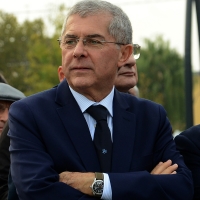 Foto Nicoloro G. 18/10/2018 Ravenna Cerimonia di piantumazione nel parco pubblico ' Vittime innocenti di tutte le mafie ' dell' Albero Falcone, un leccio sempreverde donato dall' Organizzazione per la tutela forestale dei Carabinieri. A inaugurare l' evento la sorella del Magistrato. nella foto il magistrato Ignazio De Francisci.