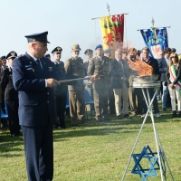 Foto Nicoloro G. 18/10/2018 Piangipane ( Ravenna ) Celebrazione in onore dei soldati della Brigata Ebraica, caduti combattendo in Italia durante la Seconda Guerra Mondiale e sepolti nel Cimitero di guerra britannico. La stessa Brigata Ebraica alla quale il Presidente della Repubblica ha recentemente concesso la Medaglia d' Oro al Valor Militare. nella foto il colonnello Harel Taggar, addetto militare presso l' ambasciata di Israele in Italia, accende il braciere d' inizio cerimonia.