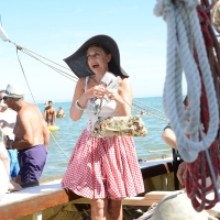 Foto Nicoloro G. 15/08/2016 Cervia ( Ravenna ) Ventiquattresima edizione di ' Cervia, la spiaggia ama il libro ', manifestazione che culmina il giorno di Ferragosto con il tradizionale sbarco degli scrittori sulla spiaggia a bordo di antiche imbarcazioni. nella foto la scrittrice Antonella Boralevi presente con il libro ' Gli uomini e l' amore '.