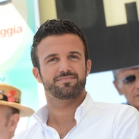 Foto Nicoloro G. 15/08/2016 Cervia ( Ravenna ) Ventiquattresima edizione di ' Cervia, la spiaggia ama il libro ', manifestazione che culmina il giorno di Ferragosto con il tradizionale sbarco degli scrittori sulla spiaggia a bordo di antiche imbarcazioni. nella foto il sindaco di Cervia Luca Coffari.