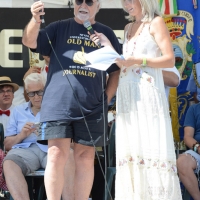 Foto Nicoloro G. 15/08/2016 Cervia ( Ravenna ) Ventiquattresima edizione di ' Cervia, la spiaggia ama il libro ', manifestazione che culmina il giorno di Ferragosto con il tradizionale sbarco degli scrittori sulla spiaggia a bordo di antiche imbarcazioni. nella foto il giornalista Italo Cucci presente con il libro ' Ferrari segreto ' intervistato dalla giornalista Francesca Cantiani.