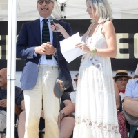 Foto Nicoloro G. 15/08/2016 Cervia ( Ravenna ) Ventiquattresima edizione di ' Cervia, la spiaggia ama il libro ', manifestazione che culmina il giorno di Ferragosto con il tradizionale sbarco degli scrittori sulla spiaggia a bordo di antiche imbarcazioni. nella foto lo scrittore Davide Giacalone presente con il libro ' Sindrome Calimero ' intervistato dalla giornalista Francesca Cantiani.