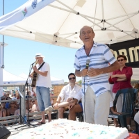 Foto Nicoloro G. 15/08/2016 Cervia ( Ravenna ) Ventiquattresima edizione di ' Cervia, la spiaggia ama il libro ', manifestazione che culmina il giorno di Ferragosto con il tradizionale sbarco degli scrittori sulla spiaggia a bordo di antiche imbarcazioni. nella foto Raoul Casadei, che in quest a giornata ha festeggiato il suo 79 compleanno.