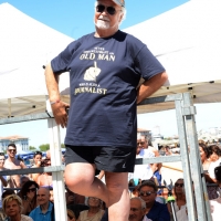 Foto Nicoloro G. 15/08/2016 Cervia ( Ravenna ) Ventiquattresima edizione di ' Cervia, la spiaggia ama il libro ', manifestazione che culmina il giorno di Ferragosto con il tradizionale sbarco degli scrittori sulla spiaggia a bordo di antiche imbarcazioni. nella foto il giornalista e scrittore Italo Cucci presente con il libro ' Ferrari segreto '.