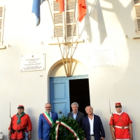 Foto Nicoloro G. 04/08/2017 Mandriole ( Ravenna ) Commemorazione della morte di Anita Garibaldi avvenuta il 04/08/1849 nella Fattoria Guiccioli in localita\' Mandriole. nella foto le autorita\' da sinistra Eugenio Fusignani, vicesindaco di Ravenna, Lorenzo Cottignoli, presidente Federazione delle Cooperative, proprietaria della fattoria Guiccioli, e Giannantonio Mingozzi, presidente Fondazione Museo del Risorgimento, depongono una corona sul monumento ad Anita Garibaldi.