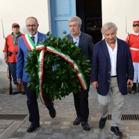 Foto Nicoloro G. 04/08/2017 Mandriole ( Ravenna ) Commemorazione della morte di Anita Garibaldi avvenuta il 04/08/1849 nella Fattoria Guiccioli in localita\' Mandriole. nella foto le autorita\' da sinistra Eugenio Fusignani, vicesindaco di Ravenna, Lorenzo Cottignoli, presidente Federazione delle Cooperative, proprietaria della fattoria Guiccioli, e Giannantonio Mingozzi, presidente Fondazione Museo del Risorgimento, depongono una corona sul monumento ad Anita Garibaldi.