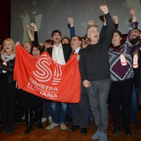 Foto Nicoloro G. 19/02/2017 Rimini Terza giornata conclusiva del Congresso fondativo di Sinistra Italiana. nella foto al centro del palco Nicola Fratoianni, Fabio Mussi e Nichi Vendola intonano ' Bella Ciao '.