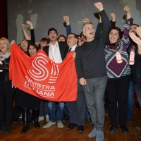Foto Nicoloro G.  19/02/2017    Rimini   Terza giornata conclusiva del Congresso fondativo di Sinistra Italiana. nella foto al centro del palco Nicola Fratoianni, Fabio Mussi e Nichi Vendola intonano \' Bella Ciao \'.