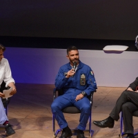 Foto Nicoloro G. 23/06/2016 Milano Prologo alla diciassettesima edizione de ' La Milanesiana ' con l' intervento dell' equipaggio delle Frecce Tricolori. nella foto un momento dell' intervista al comandante della pattuglia Jan Slangen, al centro, da parte dei giornalisti Nicola Porro, a sinistra, e Arnaldo Colasanti.