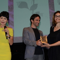 Foto Nicoloro G.   27/06/2017   Milano      18° edizione de ' La Milanesiana ' che quest' anno ha per tema ' Paura e Coraggio '. nella foto Enrico Rotelli consegna alla scrittrice Dana Spiotta il ' Premio Fernanda Pivano '.