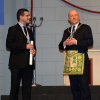 Foto Nicoloro G.   06/04/2018   Rimini   Si e' aperta al Palacongressi di Rimini l' edizione 2018 della Gran Loggia che ha per  tema ' Liberi di conosere '. nella foto il Gran Maestro Stefano Bisi consegna all' ex parlamentare Daniele Capezzone una onorificenza motivata dall' appoggio che il deputato aveva dimostrato in occasione dell' inchiesta dell' Antimafia che aveva interessato la Gran Loggia.
