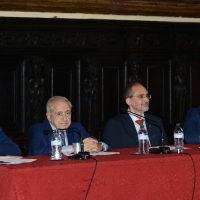 Foto Nicoloro G. 14/09/2018 Ravenna Continua l' ottava edizione di ' Dante 2021 ' il festival dedicato al Sommo Poeta e che quest' anno ha come titolo ' con l' animo che vince ogne battaglia '. L' evento, voluto dalla Fondazione Cassa di Risparmio di Ravenna con la direzione artistica dell' Accademia della Crusca, culminera' nel 2021, ricorrenza del settimo centenario della morte del Poeta. nella foto da sinistra Paolo D' Achille, Francesco Sabatini, Gianfranco Agosti e Cosimo Burgassi.