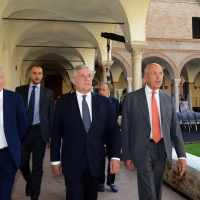 Foto Nicoloro G. 14/09/2018 Ravenna Continua l' ottava edizione di ' Dante 2021 ' il festival dedicato al Sommo Poeta e che quest' anno ha come titolo ' con l' animo che vince ogne battaglia '. L' evento, voluto dalla Fondazione Cassa di Risparmio di Ravenna con la direzione artistica dell' Accademia della Crusca, culminera' nel 2021, ricorrenza del settimo centenario della morte del Poeta. nella foto da sinistra Ernesto Giuseppe Alfieri, presidente Fondazione Cassa di Risparmio Ravenna, Antonio Tajani, presidente Parlamento Europeo e Antonio Patuelli, presidente ABI: