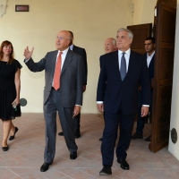 Foto Nicoloro G. 14/09/2018 Ravenna Continua l\' ottava edizione di \' Dante 2021 \' il festival dedicato al Sommo Poeta e che quest\' anno ha come titolo \' con l\' animo che vince ogne battaglia \'. L\' evento, voluto dalla Fondazione Cassa di Risparmio di Ravenna con la direzione artistica dell\' Accademia della Crusca, culminera\' nel 2021, ricorrenza del settimo centenario della morte del Poeta. nella foto Antonio Patuelli, presidente ABI, a sinistra, e Antonio Tajani, presidente del Parlamento Europeo.