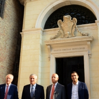 Foto Nicoloro G. 14/09/2018 Ravenna Continua l\' ottava edizione di \' Dante 2021 \' il festival dedicato al Sommo Poeta e che quest\' anno ha come titolo \' con l\' animo che vince ogne battaglia \'. L\' evento, voluto dalla Fondazione Cassa di Risparmio di Ravenna con la direzione artistica dell\' Accademia della Crusca, culminera\' nel 2021, ricorrenza del settimo centenario della morte del Poeta. nella foto di gruppo davanti alla tomba di Dante con al centro Antonio Tajani, Antonio Patuelli e il sindaco Michele De Pascale.