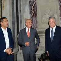 Foto Nicoloro G. 14/09/2018 Ravenna Continua l\' ottava edizione di \' Dante 2021 \' il festival dedicato al Sommo Poeta e che quest\' anno ha come titolo \' con l\' animo che vince ogne battaglia \'. L\' evento, voluto dalla Fondazione Cassa di Risparmio di Ravenna con la direzione artistica dell\' Accademia della Crusca, culminera\' nel 2021, ricorrenza del settimo centenario della morte del Poeta. nella foto da sinistra il Sindaco Michele De Pascale, Antonio Patuelli e Antonio Tajani all\' interno della tomba di Dante.